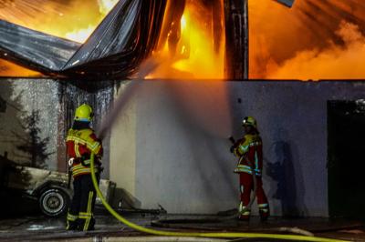 Weilheim: Grossbrand in einem Recycling-Betrieb ueber zwei Millionen Schaden 